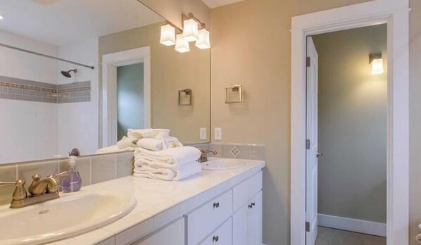 Unclassified image, 1 of 29, button