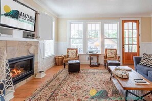 Unclassified image, 4 of 29, button - Dragonfly (Manzanita)