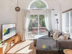 Smart-TV, Kamin, Arbeitsbereiche