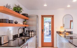 Unclassified image, 5 of 43, button