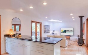 Unclassified image, 3 of 43, button