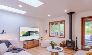 Unclassified image, 4 of 43, button