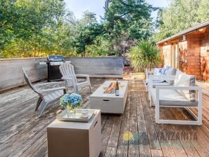 Unclassified image, 2 of 43, button