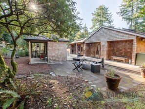 Unclassified image, 3 of 43, button