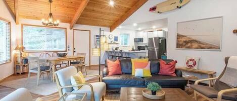 Una Smart TV, una chimenea