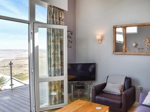 TV - A seaside sanctuary perched on the shores of Westward Ho. (Westward Ho!)