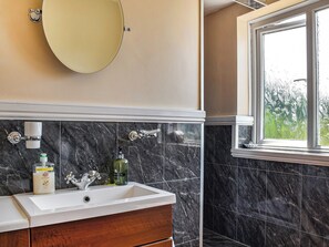 Towels - Relaxing country retreat or base to explore the area. (Cynheidre)