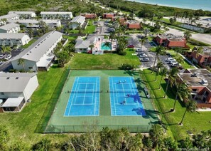 Sports court - furnished Townhome Across the street from the beach!! (Jensen Beach)