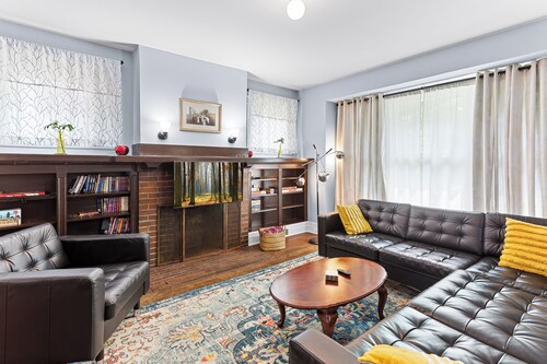 Enjoy quiet luxury near downtown and MoTown Museum