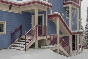 Exterior detail - 2 Bed/2 Bath Suite On Skiway - Hot Tub, Laundry, Storage Room, Heated Floors! (Star Mountain)