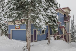 Exterior - 2 Bed/2 Bath Suite On Skiway - Hot Tub, Laundry, Storage Room, Heated Floors! (Star Mountain)