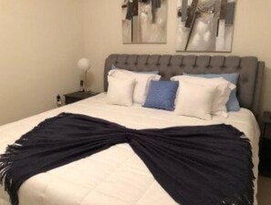 2 chambres, coffres-forts dans les chambres, bureau