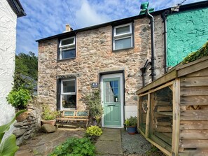 Exterior - 2 bedroom accommodation in Penmaenmawr, near Conwy (Penmaenmawr, near Conwy)