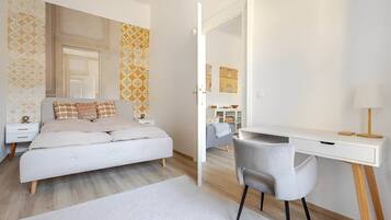 3 habitaciones, tabla de planchar con plancha, wifi y ropa de cama
