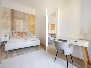 3 bedrooms, iron/ironing board, WiFi, bed sheets - Exclusive Three-Bedroom Apartment (Budapest)