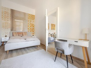 3 habitaciones, tabla de planchar con plancha, cuna de viaje y wifi 