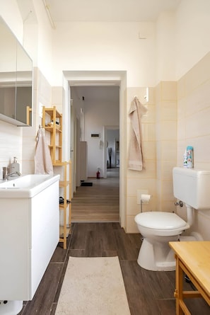 Hair dryer, towels - Exclusive Three-Bedroom Apartment (Budapest)