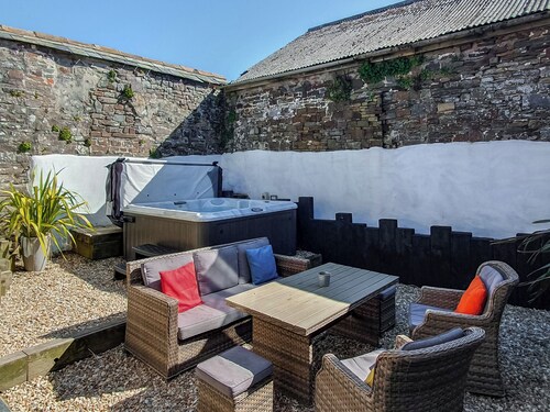 Puffin House - UK46843