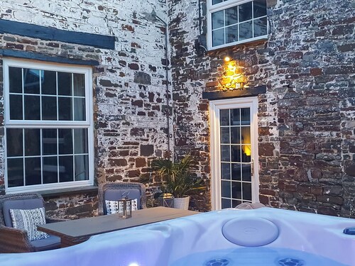 Puffin House - UK46843