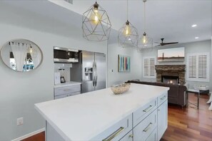 Fridge, microwave, oven, stovetop - Waterfront getaway in Arizona

 (Gilbert)