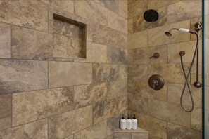 Douche, articles de toilette écologiques, séchoir à cheveux, bidet