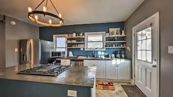 Microondas, horno, parrilla de estufa y lavavajillas