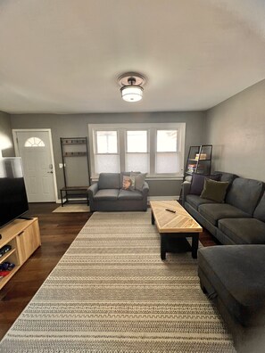 Smart TV - Hot Tub!  Updated Walkers Point home (Milwaukee)