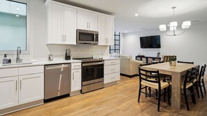 Unclassified image, 5 of 20, button - The Eleanor 5BD/4B w Two Balconies, 8th Floor (New Orleans)