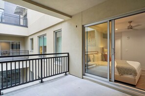 5 bedrooms, free WiFi, bed sheets