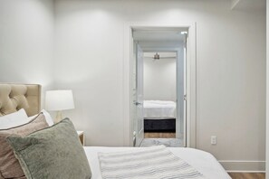 5 bedrooms, free WiFi, bed sheets - The Eleanor 5BD/3B - 4 Kings & 2 Queens (New Orleans)