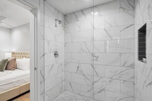 Towels - The Eleanor 5BD/3B - 4 Kings & 2 Queens (New Orleans)