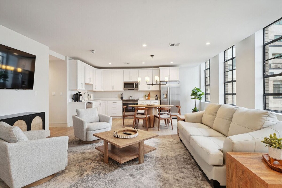 Spacious Family Unit, Walk to French Quarter or a Saints Game!