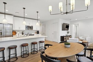 Forno, piano cottura, lavastoviglie, macchina per tè/caffè