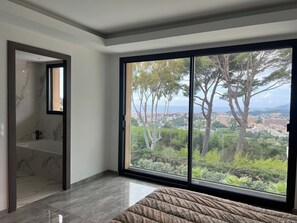 6 chambres, fer et planche à repasser, Wi-Fi gratuit, draps fournis