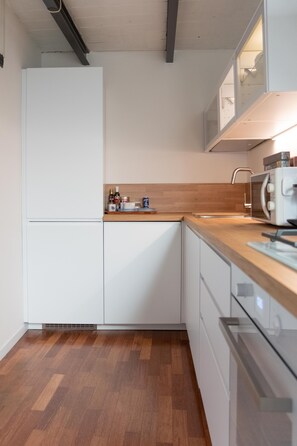 Fridge, microwave, oven, stovetop - Mini Loft Torre San Vitale  (Como)