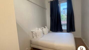 3 slaapkamers, reisbedje, wifi, beddengoed