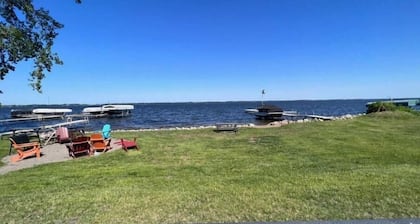 Lake Osakis Resort Villa | Aero| Two Bedroom |Sleeps 6| lake Front |Family| Groups