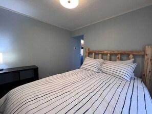2 bedrooms, bed sheets