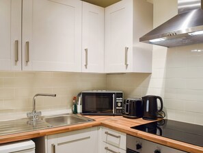 Batterie de cuisine, vaisselle et ustensiles