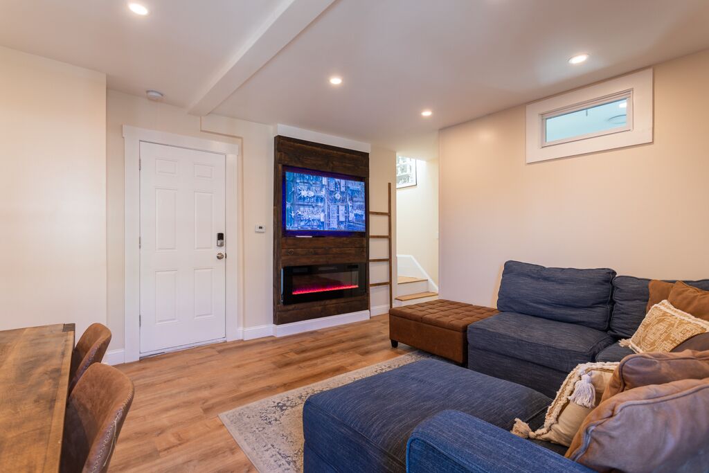 Modern, Spacious Condo Near Logan - Steps to Downtown Boston & Family-Friendly!