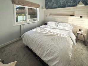 2 bedrooms, WiFi (free), bed sheets