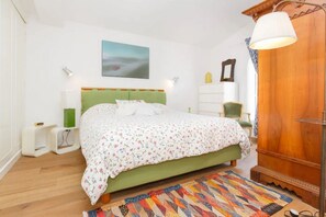 1 bedroom, iron/ironing board, free WiFi, bed sheets -  Attic for 2 with wonderful private terrace in Trastevere  (Roma)