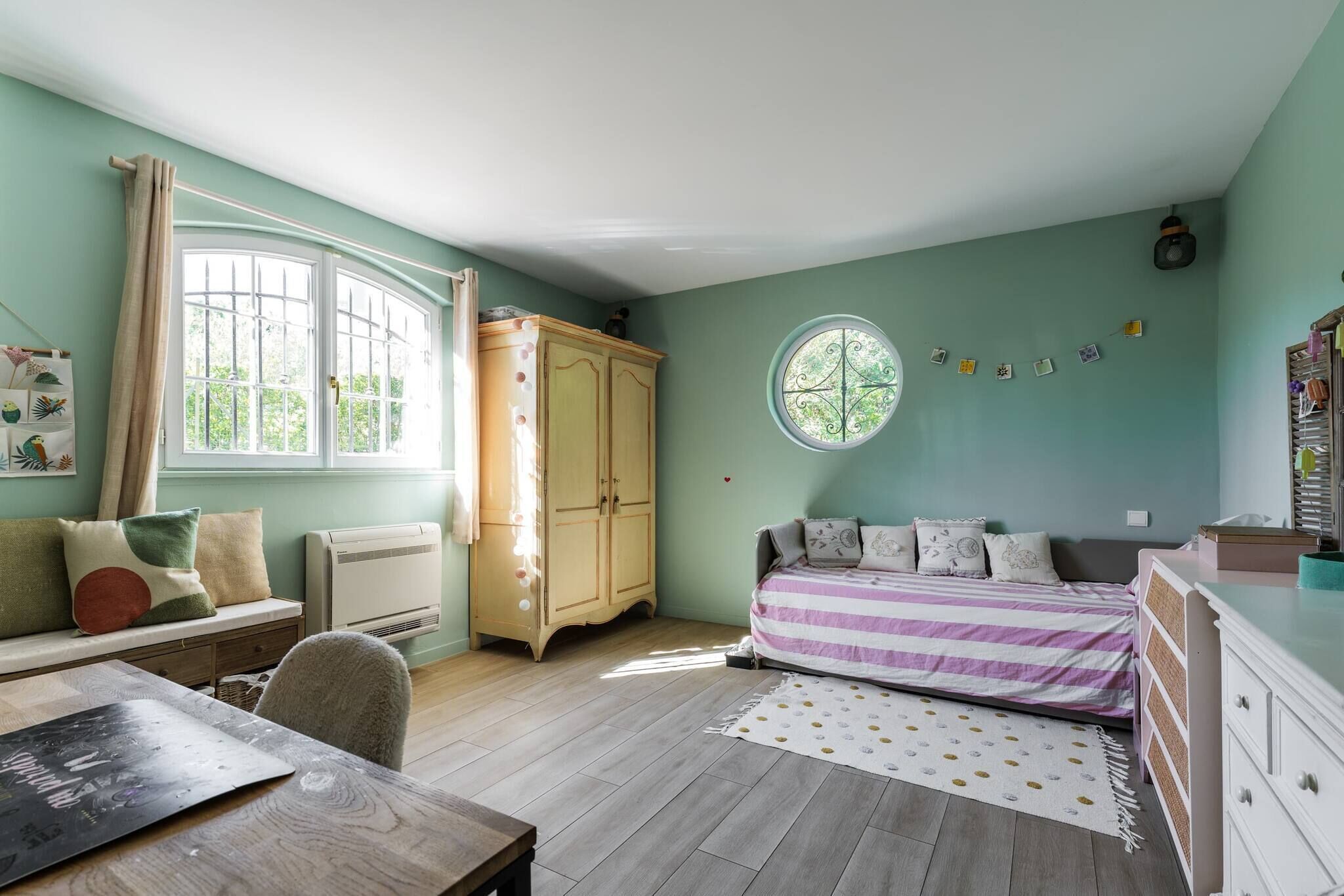 7 bedrooms, iron/ironing board, free WiFi, bed sheets