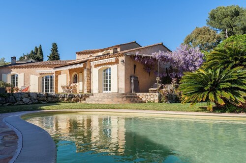 Charming provençal family house with swimming pool