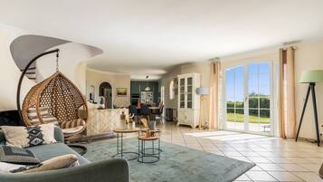 Télévision, cheminée