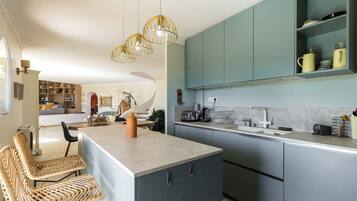 Réfrigérateur, micro-ondes, four, lave-vaisselle