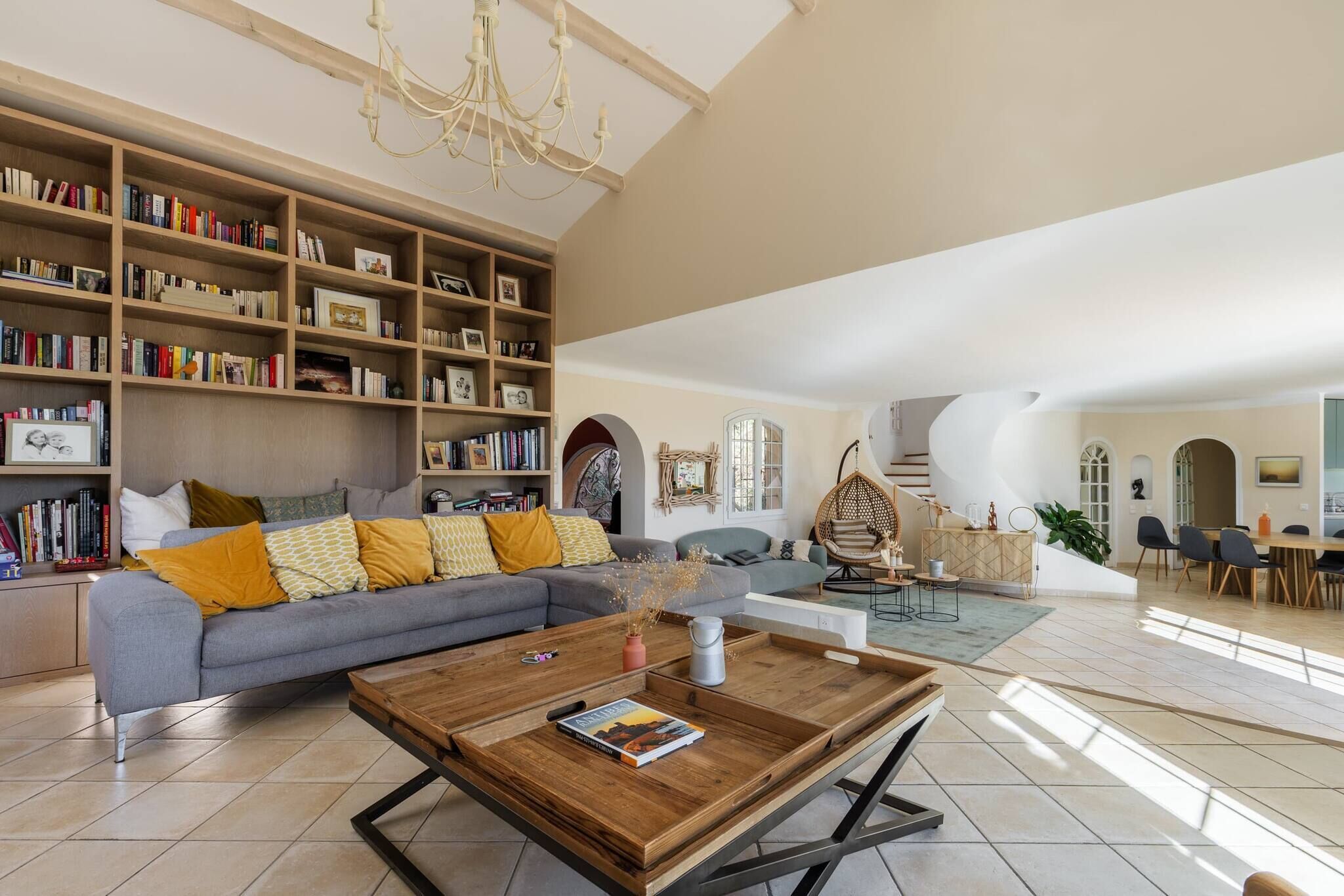 Télévision, cheminée