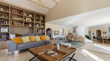 Télévision, cheminée