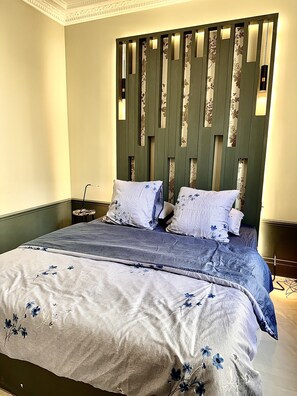 6 Schlafzimmer, Schreibtisch, Bügeleisen/Bügelbrett, Reisekinderbett