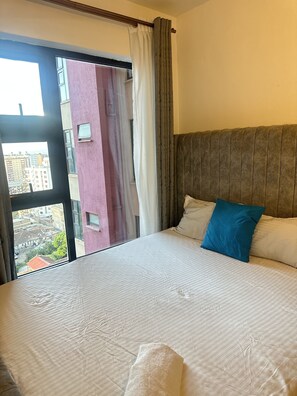 2 sovrum, skrivbord, strykjärn/strykbräda och gratis wi-fi